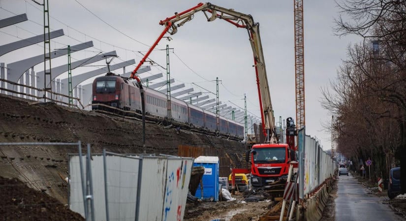 Azonnal beindult a lobbi a Déli Körvasút leállítása után, ez lehet Magyarország új, gigantikus vasúti beruházása: biztosan nem a V-Híd építené meg – az oroszok és a kínaiak is adnának rá hitelt?