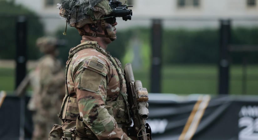 Megjött a számla az amerikai családoknak: minden háztartás 700 ezer forinttal „járul hozzá”az iráni háborúhoz