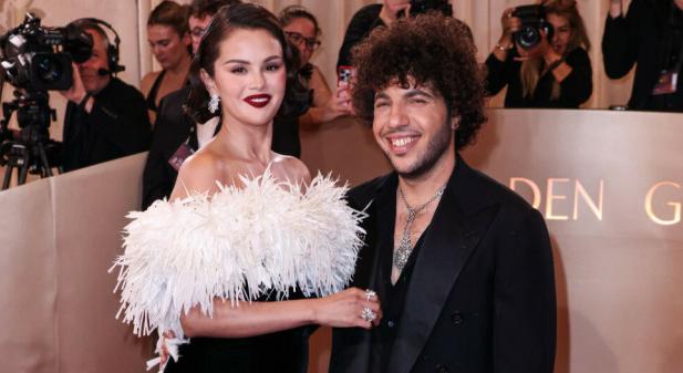 Szenvedélyes csókkal köszöntötte párját Selena Gomez, miután átszelte érte az óceánt