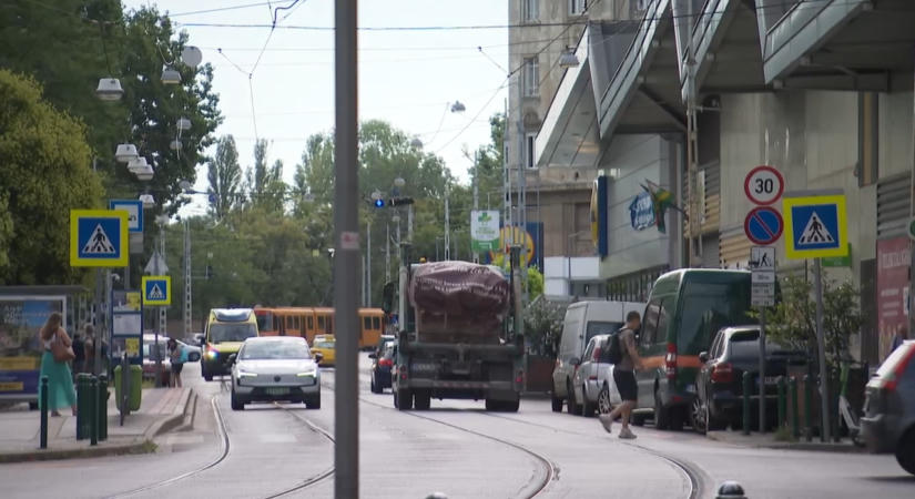 „Ide születni kell ahhoz, hogy az ember itt tudjon élni” – átalakul a hírhedt józsefvárosi Népszínház utca
