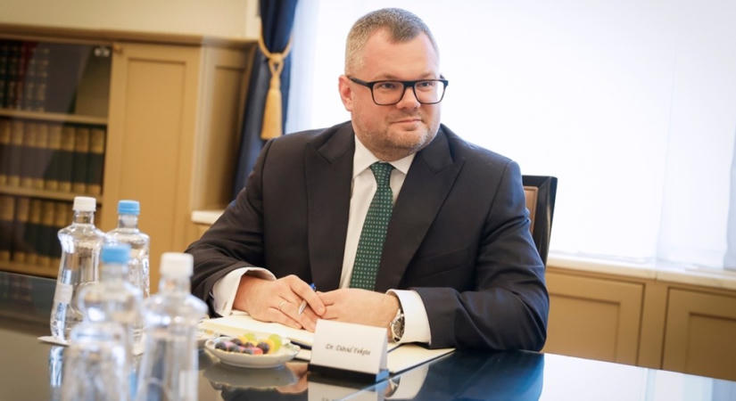 Előkerült Fekete Dávid: a választások óta némaságba burkolózott képviselő a WKW Hungária csődje kapcsán ragadott billentyűzetet