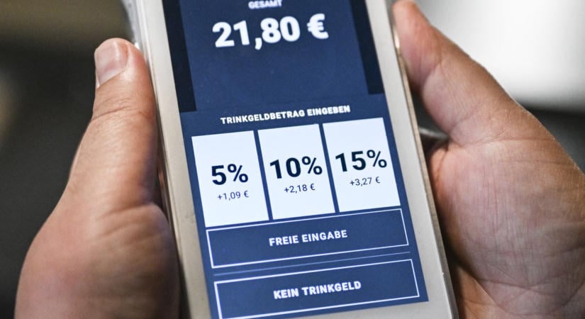 „Ez pszichológiai nyomás” – a terminálokon beállított borravalót bírálják Ausztriában