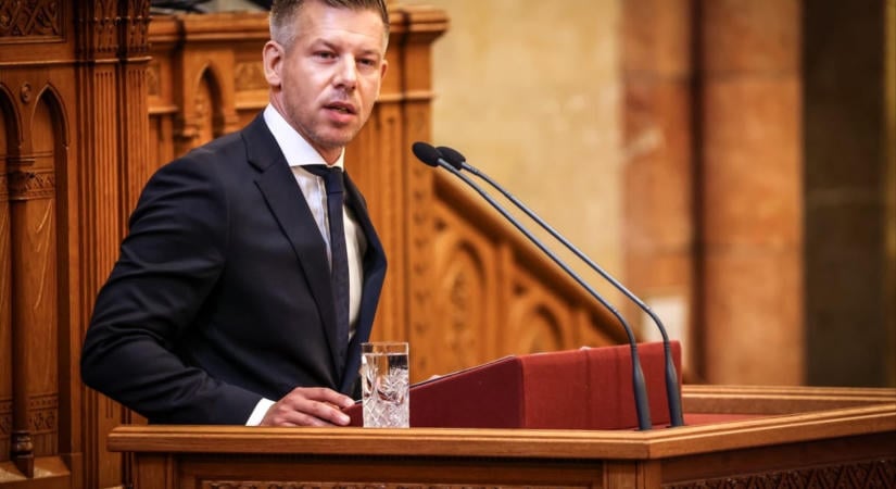 „Az össztűz még hiányozna is, ha nem lenne” – Magyar Péter reagált Krasznahorkai László Partizán-interjújára