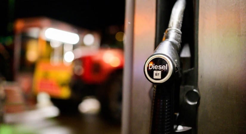 Benzines autónak és Teslának is jutott a dízeltámogatásból