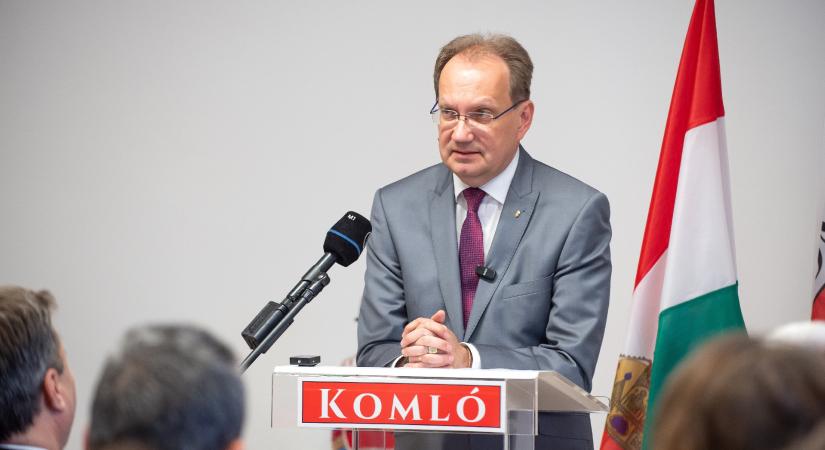 Hoppál Péter most nem akar Komló díszpolgára lenni