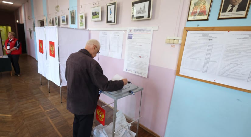Tarol Vlagyimir Putyin az orosz választásokon: a voksolók 49,4 százaléka a kormánypárt listájára szavazott