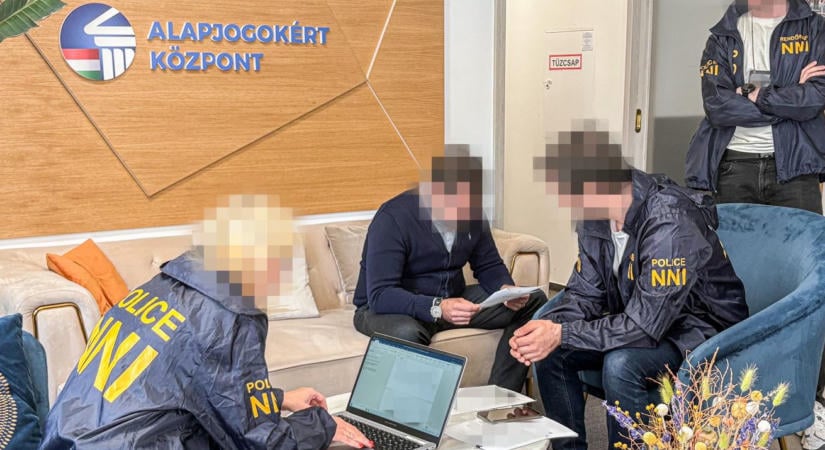 Ez már a vagyonvisszaszerzés? Az Alapjogokért Központ háttérintézményéhez vonult ki a rendőrség