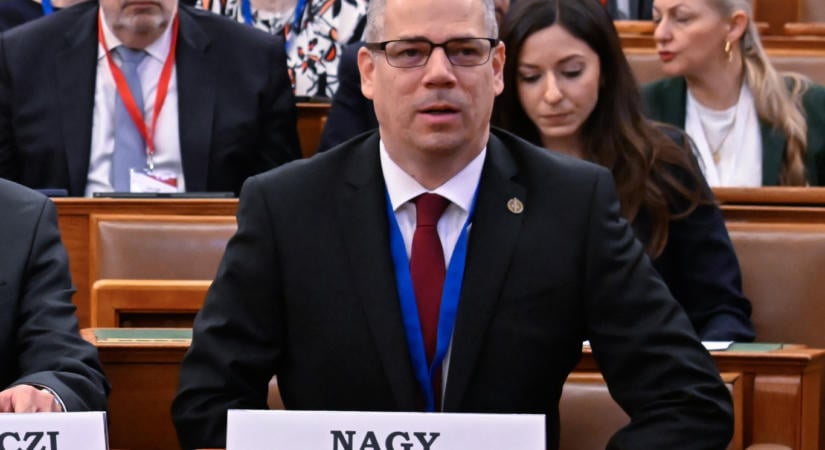 A szakmát is otthagyja a nyáron lemondott legfőbb ügyész