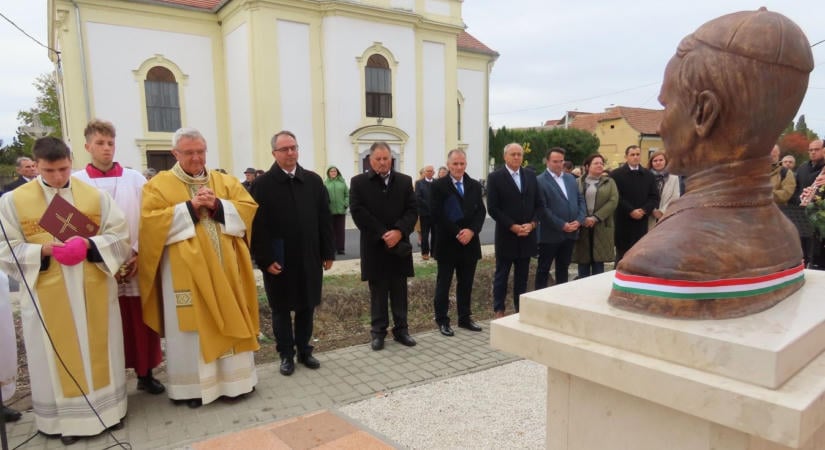 Zalka János szobrát felavatták Veszkényben - videó, fotók