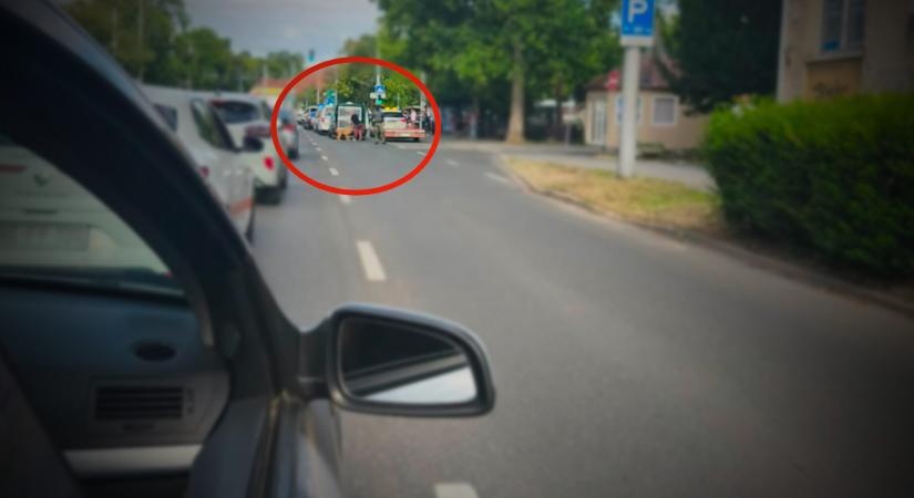 Drogdílert fogtak a kommandósok a pécsi Árkádnál