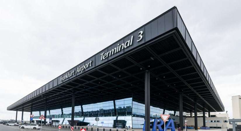 Meghalt két reptéri alkalmazott, miután maláriaszúnyogok jutottak be a frankfurti reptérre egy repülővel