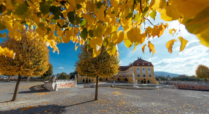 Mesebeli ősz Savoyai kastélyában, Schloss Hofon