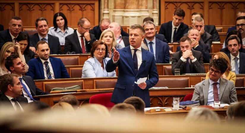 Mozgalmas hétfő a parlamentben: nem lefutott meccs a legfőbbügyész-választás, Seszták és Hankó egyre jobban aggódhat