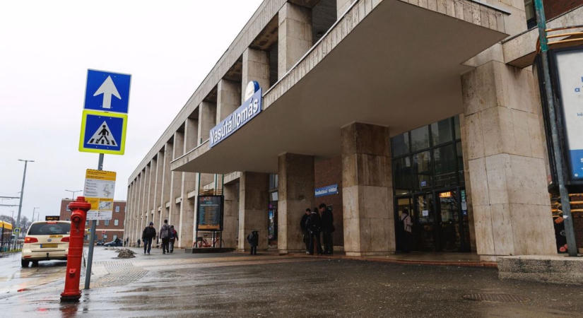 Mozi a Nagyállomáson, aluljáró a villamostól a peronokig és egy 30 ezer fős rendezvénytér