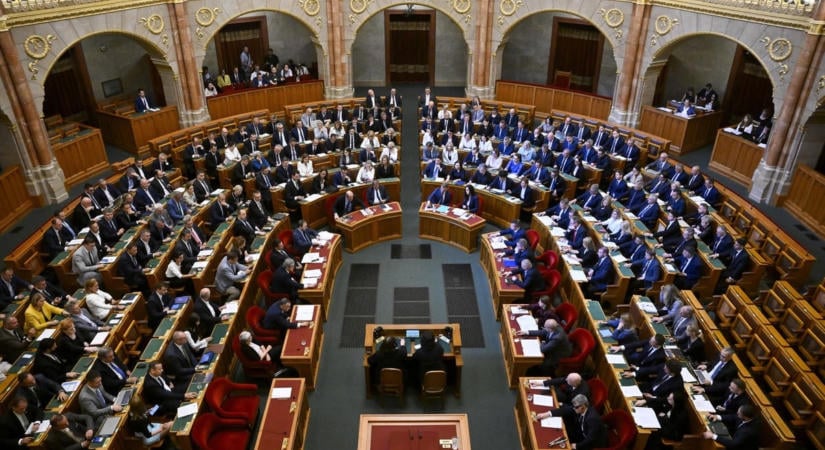 Kezdődik a gyermekvédelmi csomag tárgyalása a parlamentben, több fontos ügyben is szavaz az Országgyűlés – nézze itt