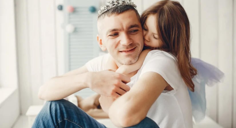 Csökken a bérszakadék, ha a főnöknek lánya születik