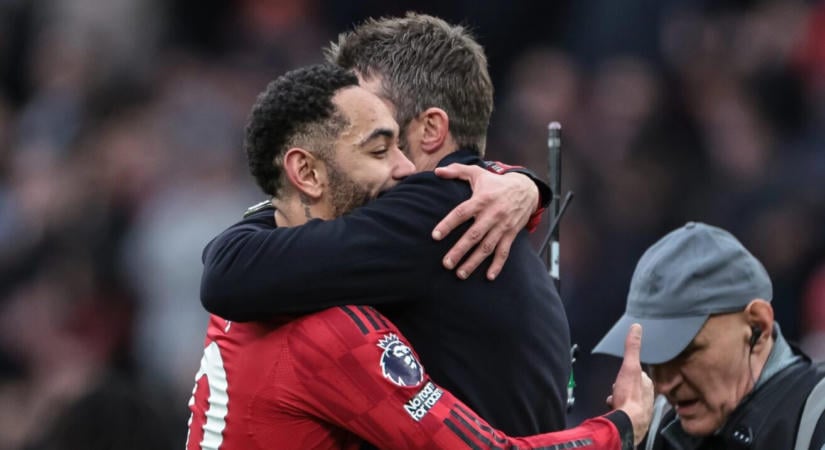 Óriási balhé a Manchester Unitednél: a játékosok Michael Carrick mellé álltak a vezetőséggel szemben