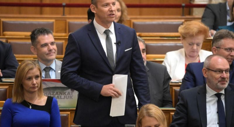 Kizárták a parlament üléseiről Toroczkai Lászlót – betelt a pohár Forsthoffer Ágnesnél