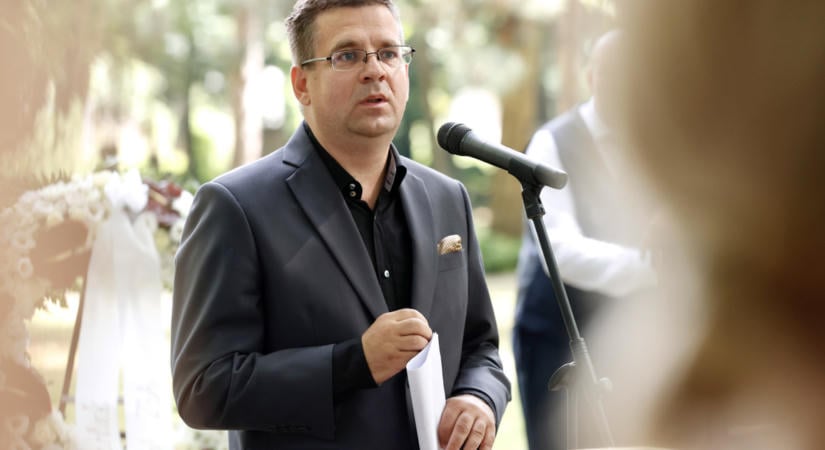 Alig függesztették fel a mentelmi jogát, Seszták Miklós már be is sétált az ügyészségre
