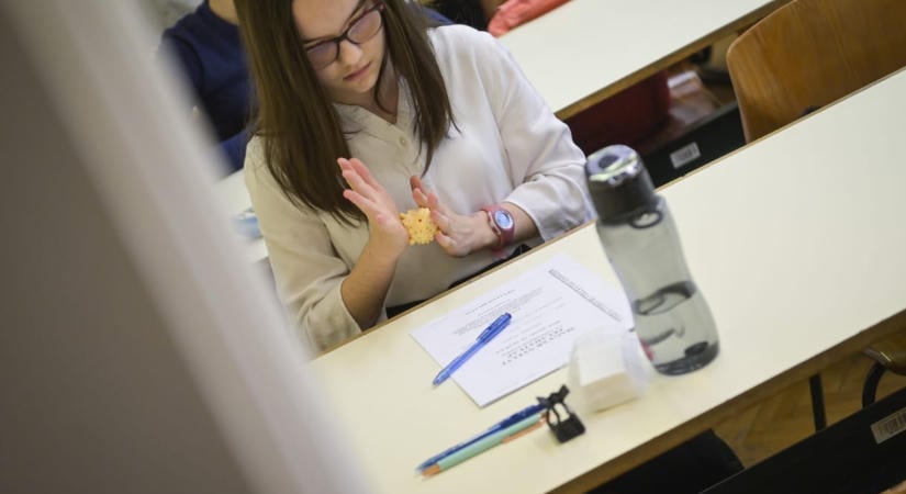Központi írásbeli 2027: bekísérhetik a szülők a gyereküket az iskolába a vizsga napján?