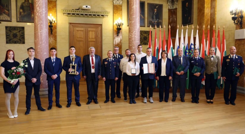 Önkéntes tűzoltók és szakemberek munkáját ismerték el Veszprémben