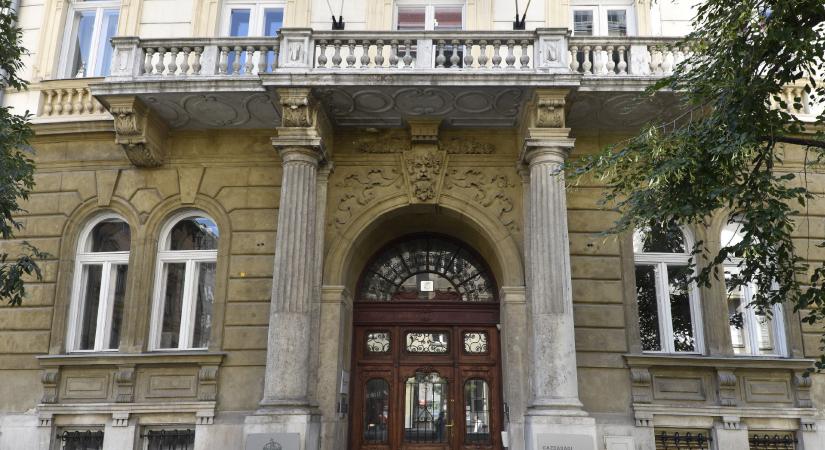 Figyeli a versenyhivatal a légitársaságok hirdetéseit