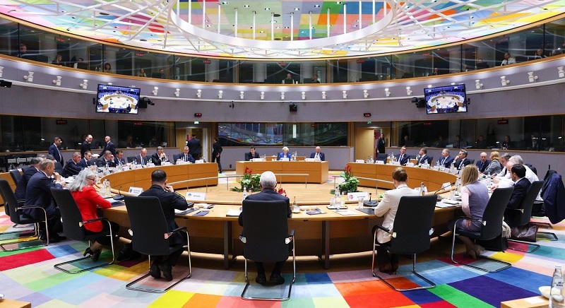 Vétók és kivételek: így puhult fel az EU huszonegyedik szankciós csomagja