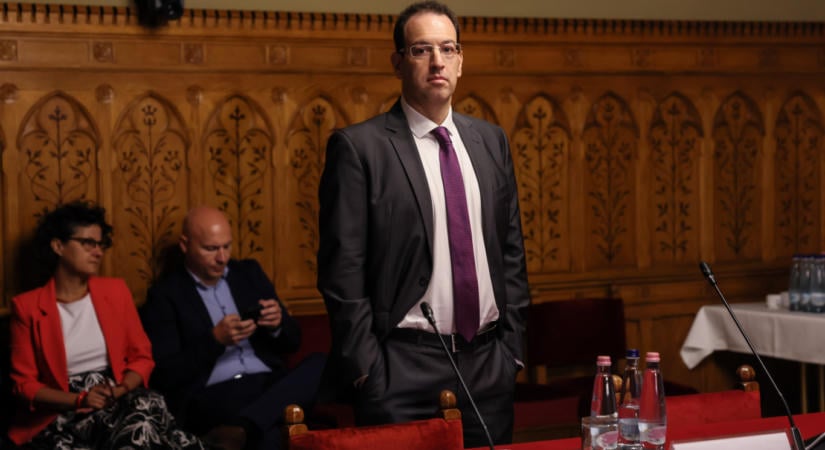 Nyomoz a rendőrség a letelepedési kötvények miatt, miután a Transparency hűtlen kezelés gyanújával feljelentést tett