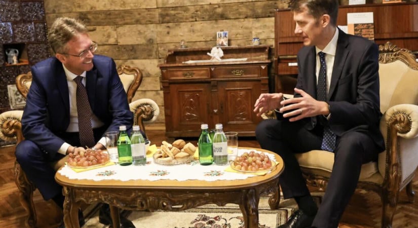 Sebők: Vučić kitüntette, Pásztor szoros kapcsolatot ápolt a hűtlen kezelés miatt őrizetbe vett Hankóval