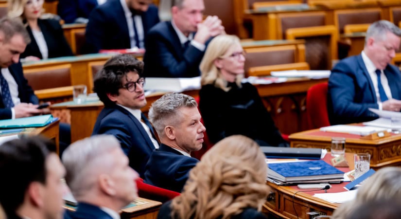 Nagy Attila Tibor: Magyar Péter név szerint megemlített, percekig méregetett, majd lefényképezett