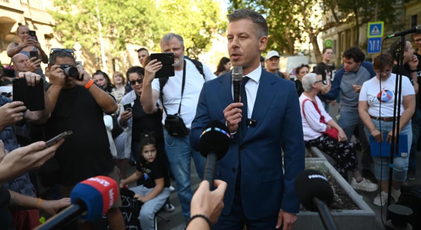 „Már csak kiláncolni akartak” – Magyar Péter viccelődhet egy életveszélyes fenyegetéssel?