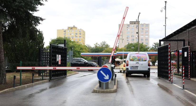 Megújult az Északi temető beléptetése – vége lehet a kapuknál kialakuló torlódásoknak (fotókkal, videóval)