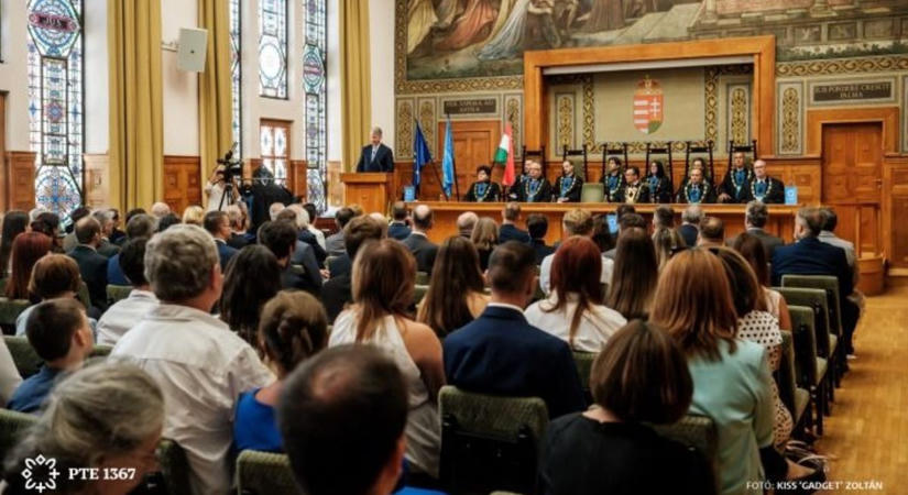 Ünnepi szenátusi üléssel indult az új tanév a PTE-n
