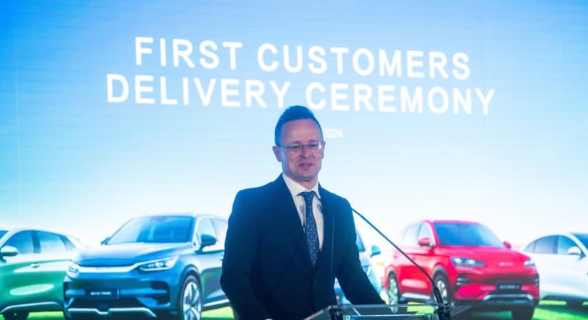 Megszólalt a BYD Szijjártó Péterről: piaci alapon választották ki