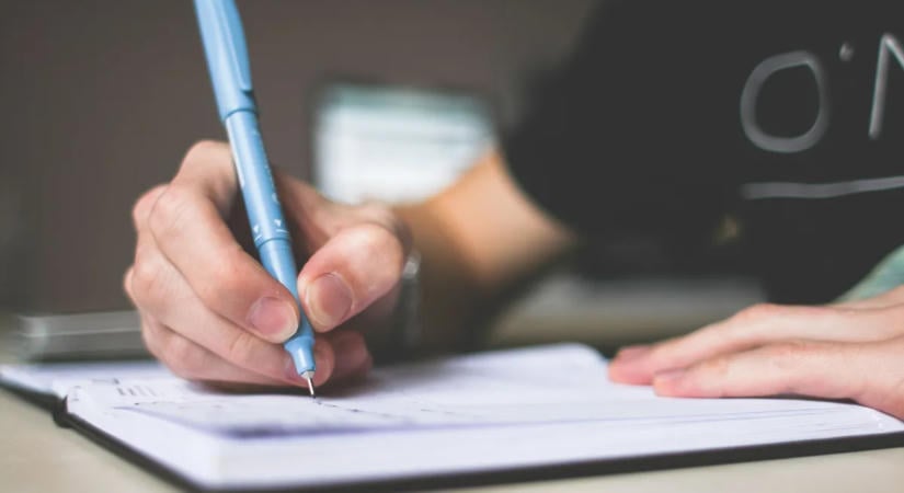 Neked menne? 5 helyesírási kérdés, amin még a jó tanulók is elbuknak