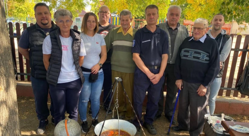 A zsűri óriási különbséget fedett fel az alföldi, a jászsági és karcagi birkapörkölt között  fotók