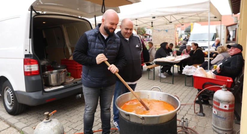 Halászléért mentünk Dorozsmára, de egy vödörnyi vér elvitte a show-t  fotók