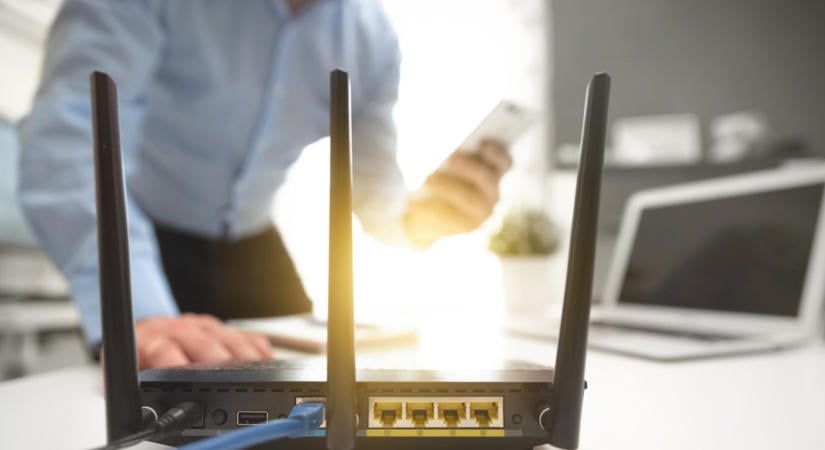 Titkos wifivarázsló lapul a telefonokban: így tüntethetők el a lakás holtterei teljesen ingyen