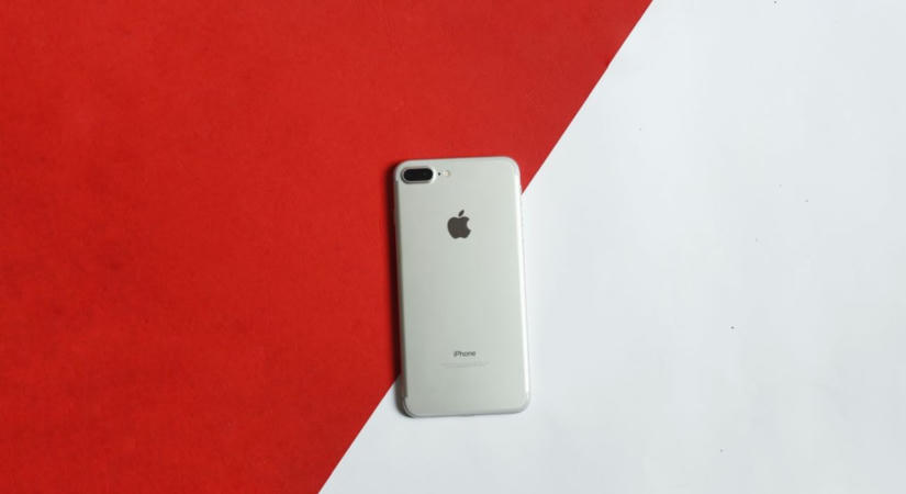 Az iPhone-t is hamarosan félbe lehet hajtani & ekkor jön az iPhone 18