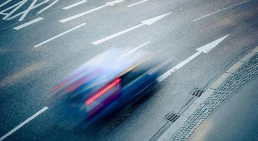 Itt a lista: ennyi időt spórol egy autós a gyorshajtással