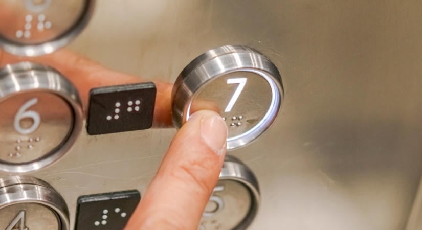 Furcsa viselkedés: kitalálja, miért száll ki a liftből a hetediken a férfi, ha a tizedikre tart? A válasz meglepő