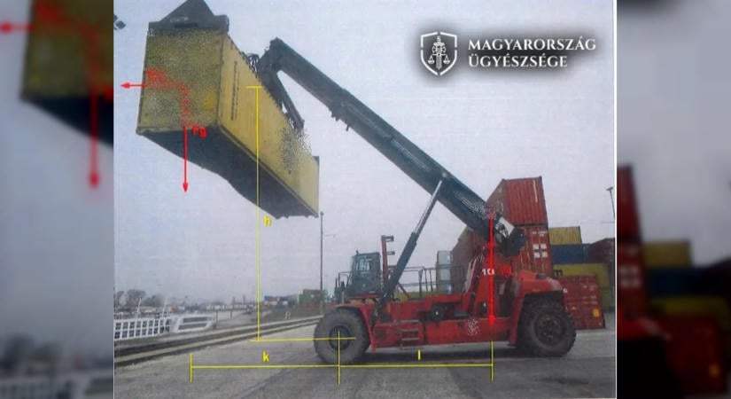 Ráejtette a 27 tonnás konténert a nyergesvontató vezetőfülkéjére