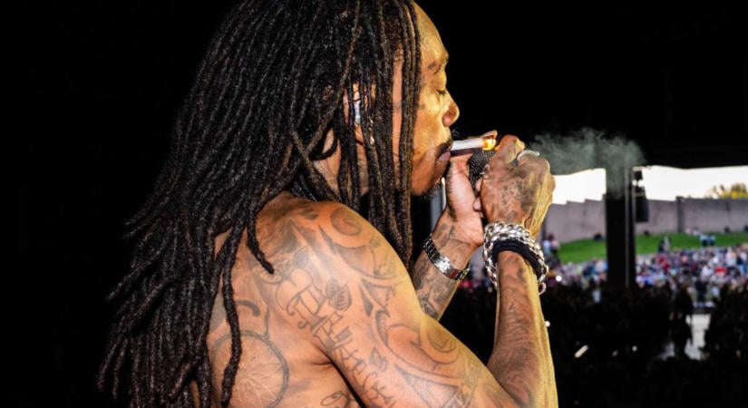 Áthelyezték Wiz Khalifa romániai perét