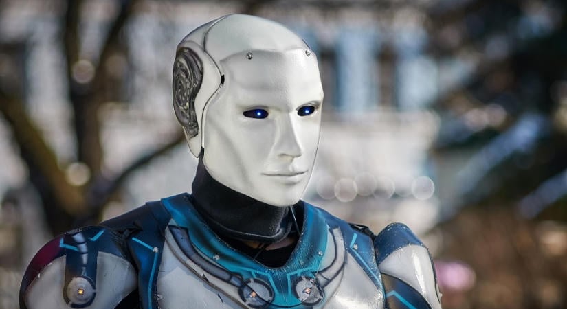 Mérföldkő a hazai biztosítási piacon: biztosítottak egy humanoidot és egy robotkutyát