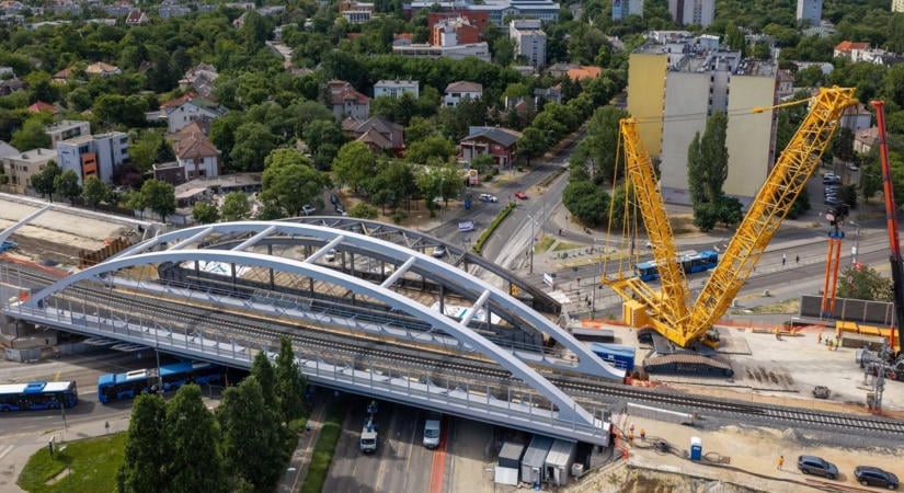 Déli Körvasút: bőven van mit veszíteni a projekt leállításával, egy fontos híd nincs még a helyén, Kelenföldnél megáll az élet – „az egyetlen ilyen értelmezhető vasúti kapacitás válik korlátozottá"