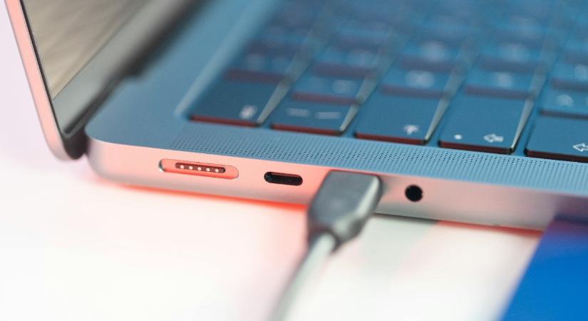 Fogyasztóvédelem: tízből nyolc USB-töltő nem biztonságos
