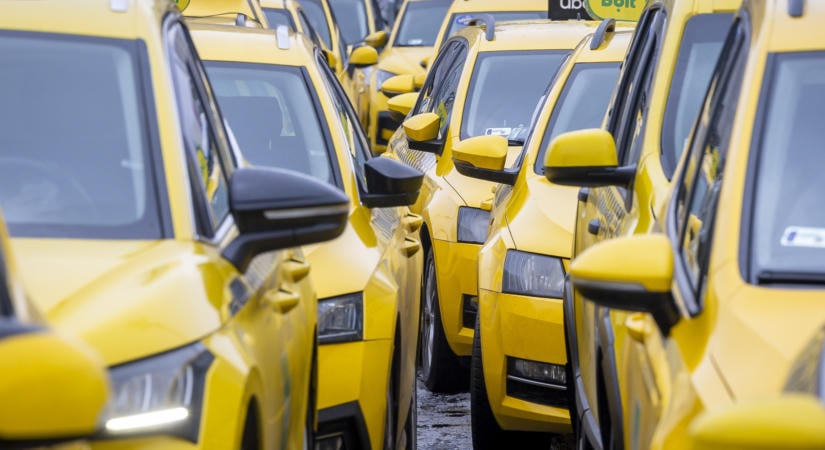 Örülhetnek a taxisok, a szombati változások még a reptéri fuvarokat is érintik