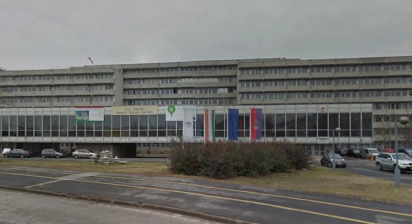 Otthonában, a fürdőkádban halt meg egy kisgyerek Győrben – rejtélyes dolgok előzték meg a tragédiát