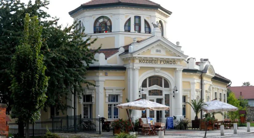 Ideiglenesen bezár a szerencsi fürdő