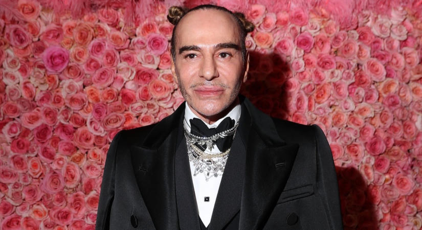 Győzött a népharag: botrányos múltja miatt mondta le John Galliano a 2027-es Met-gála kiállítását